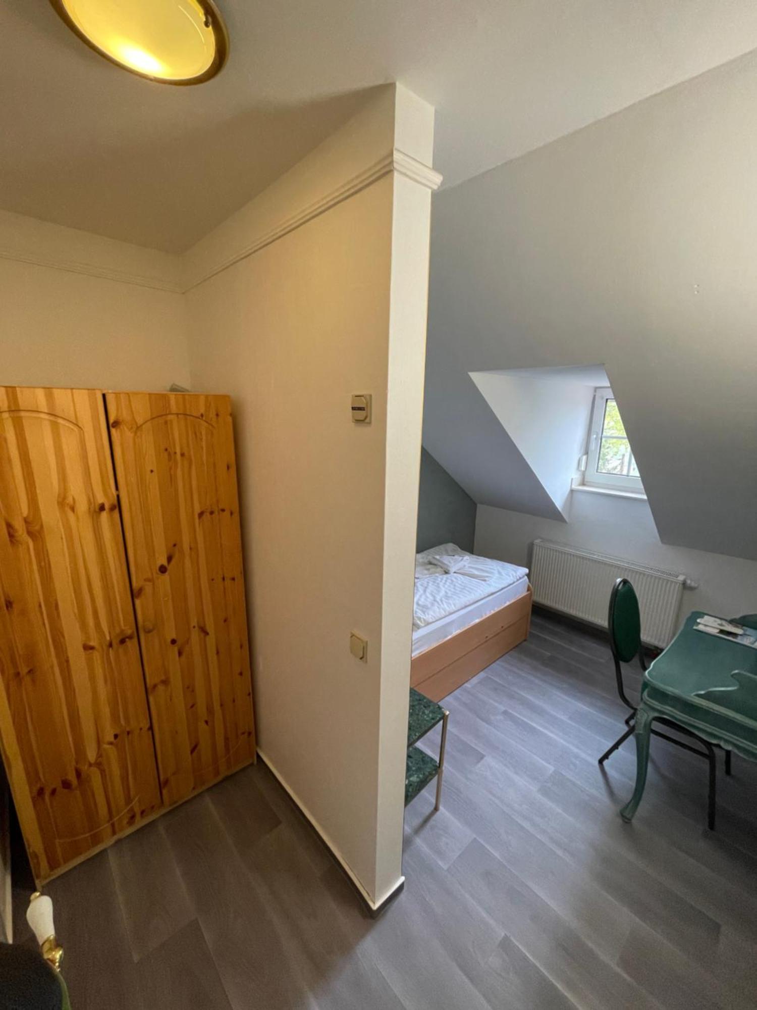 Haus Hennesburg, Garni Hotel Eisenach Ruang foto