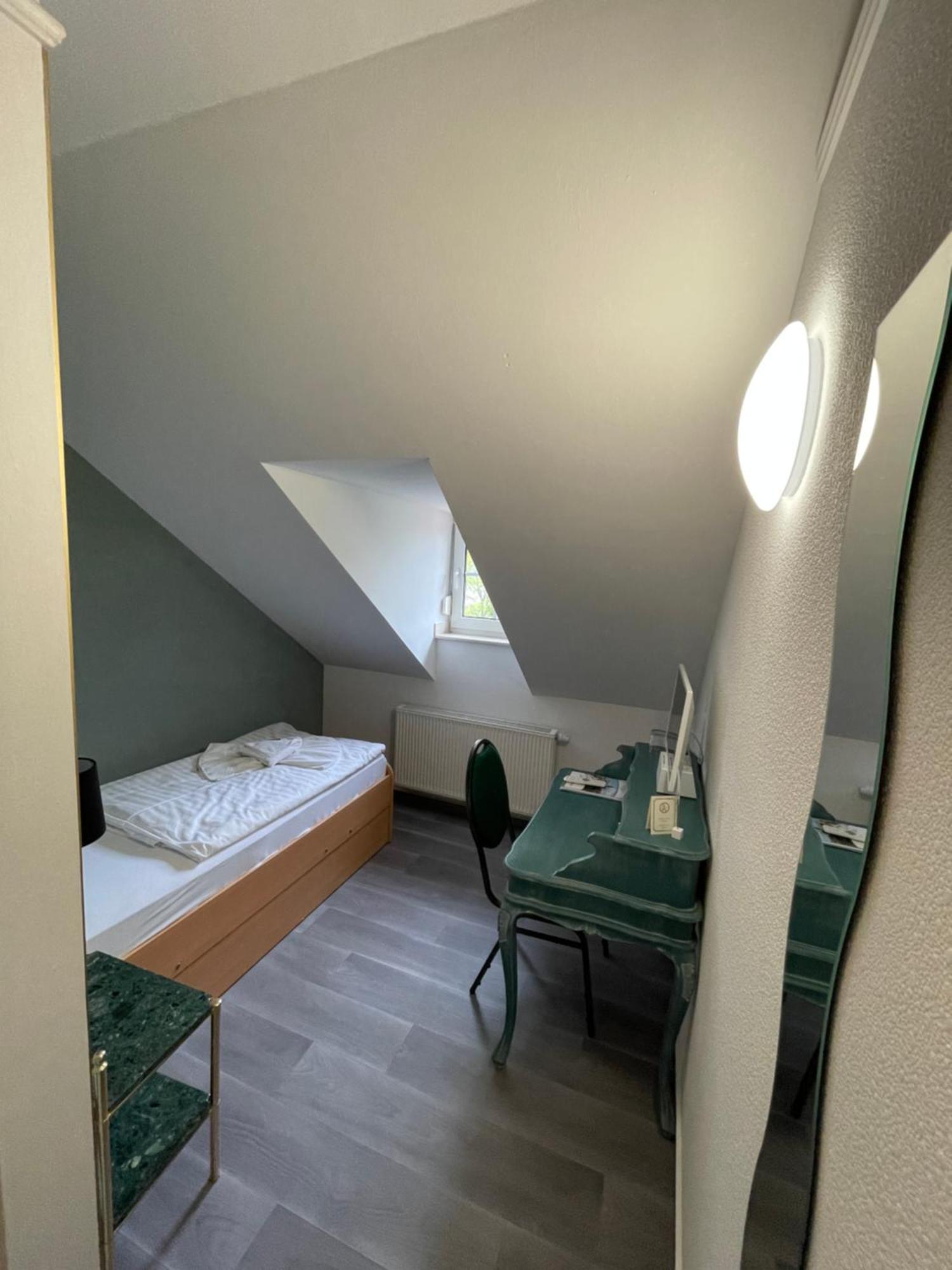Haus Hennesburg, Garni Hotel Eisenach Ruang foto